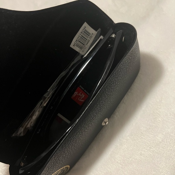 RAY-BAN Polarized Sunglasses RB4147 - Picture 11 of 12